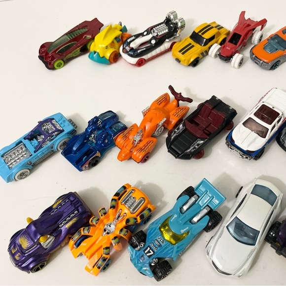 Lot of 24 Diecast Hot Wheels Toy scars - Picture 4 of 16